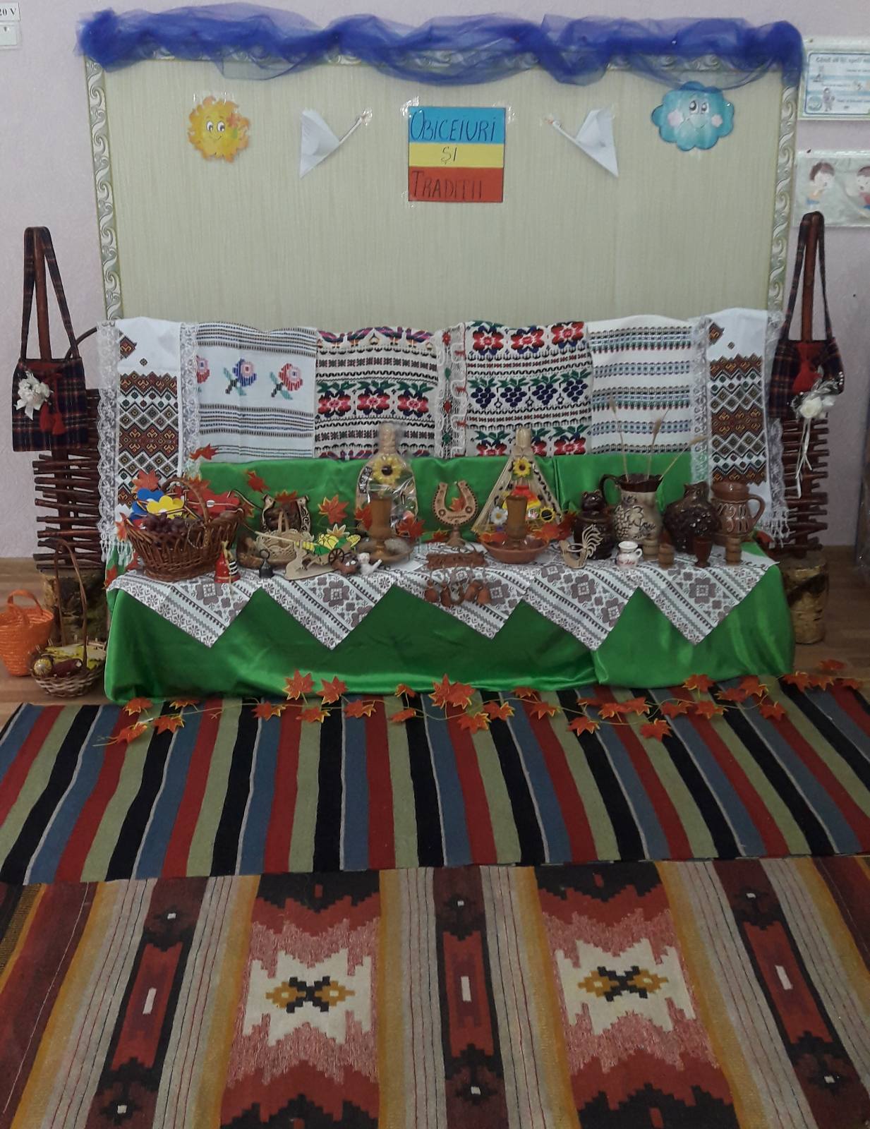 : ”Mesterii populari.Ornamentele traditionale.”
