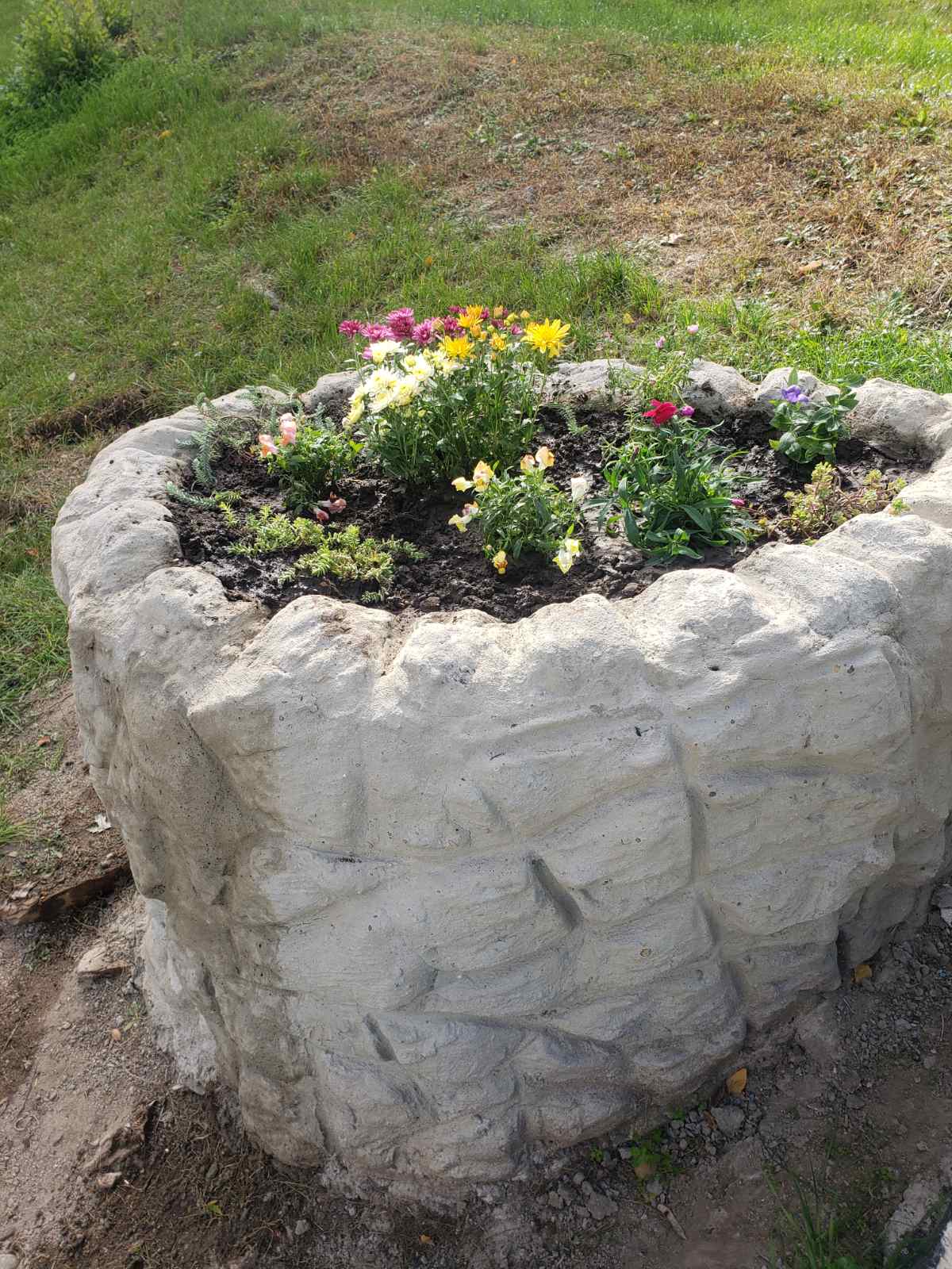 La 08.10.2022 in grădinițăa nr.44 s-a desfășurat Ziua de amenajare și salubrizare a teritoriului