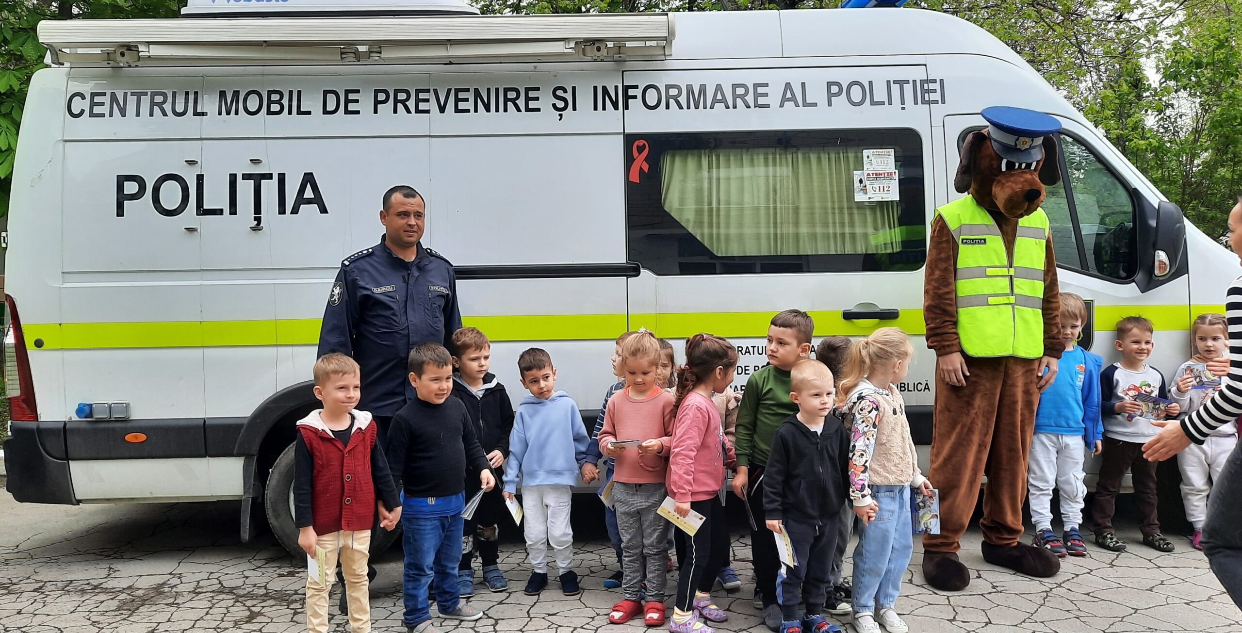 ”Tu nu eși singur ! Ne pasă de tine ! Cere ajutor !”